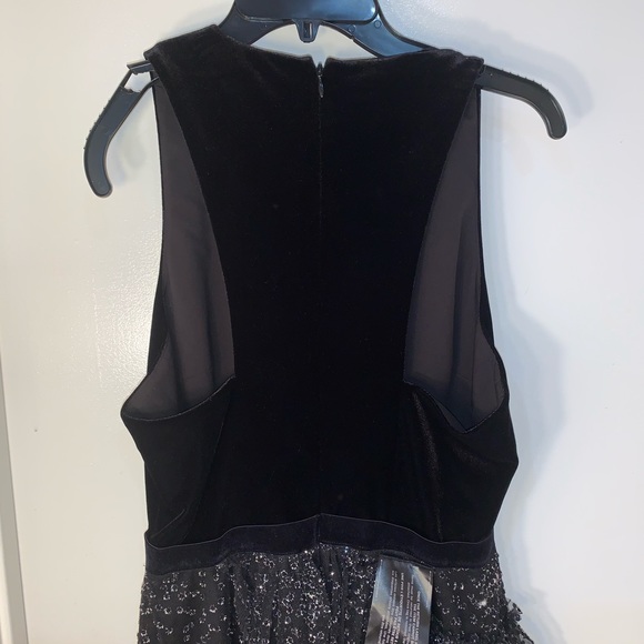 BCBGMAXAZRIA DRESS - Picture 4 of 7